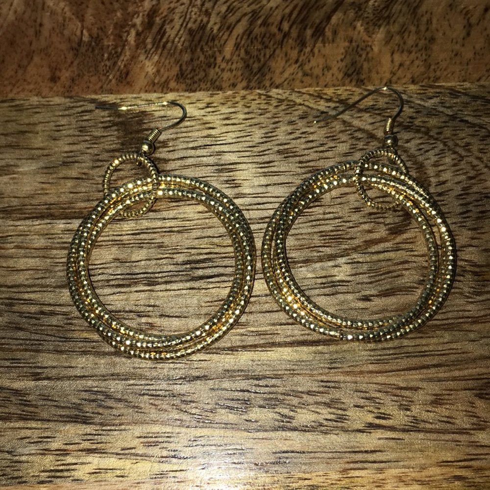 Very elegant earrings!